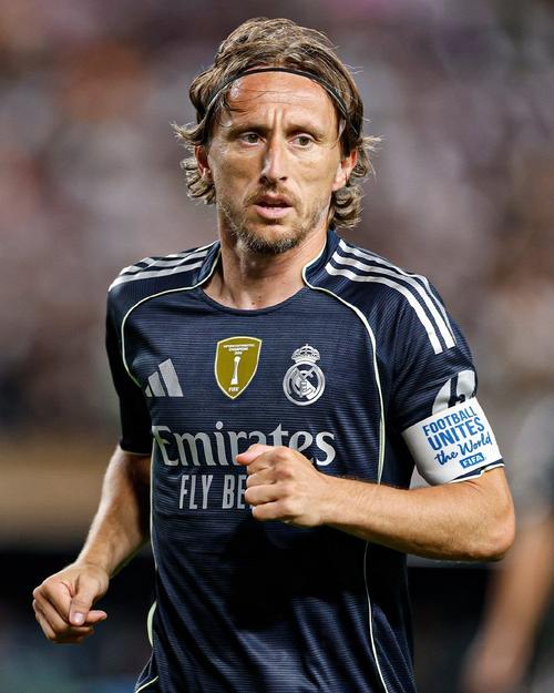 决赛桌（Final Table）的单挑博弈：冠军和亚军的心理战。（决赛桌终极对决：冠军与亚军的心理较量）