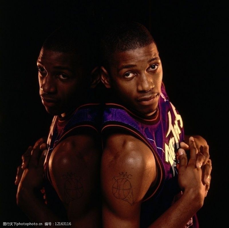 出点球而让 出点球而让