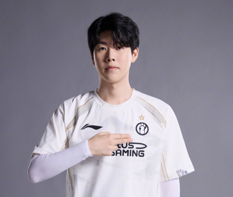 中锋位置的 中锋位置的