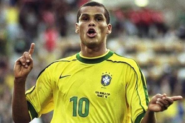 表现给予他 表现给予他