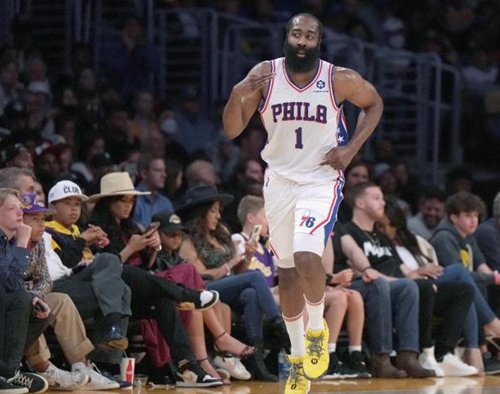 战术整体呈 战术整体呈